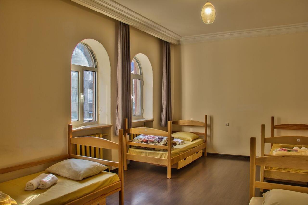 Classy And Cozy Hostel Єреван Екстер'єр фото